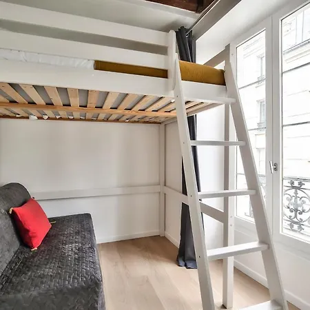Апартаменты Lovely Mezzanine In The Heart Of 3m Париж
