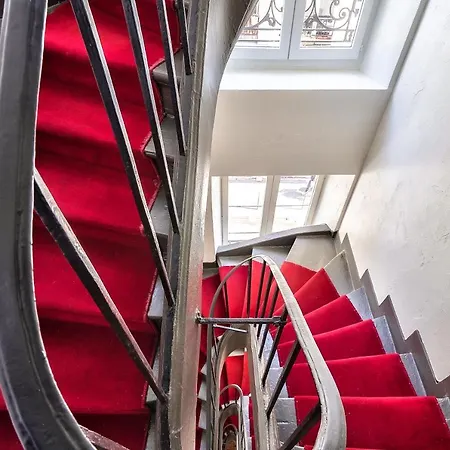 Lovely Mezzanine In The Heart Of 3m